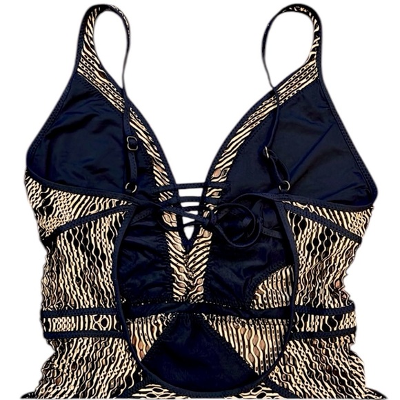 Becca Show & Tell Plunge One Piece - Picture 10 of 15